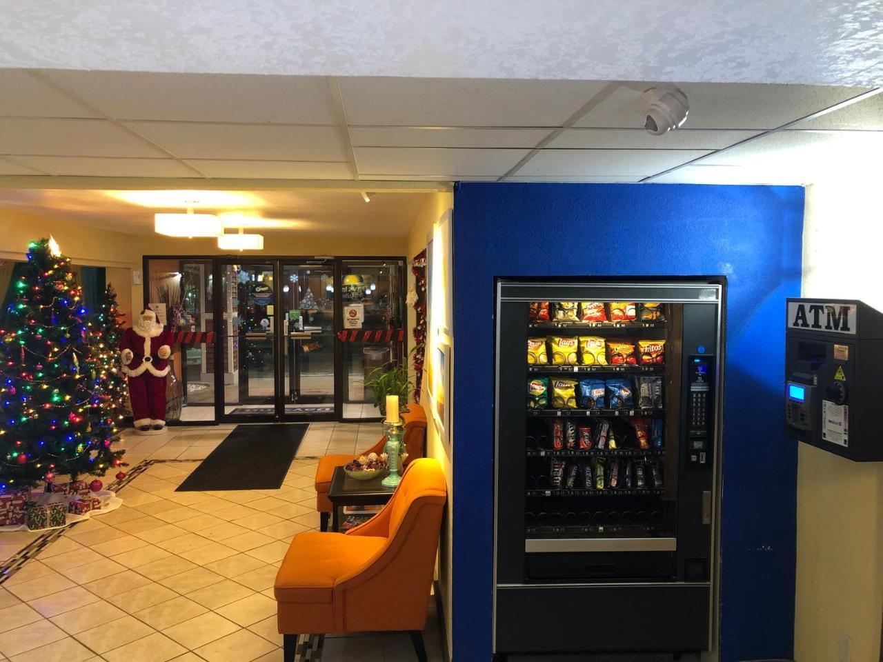 Days Inn & Suites By Wyndham Stevens Point Exterior foto